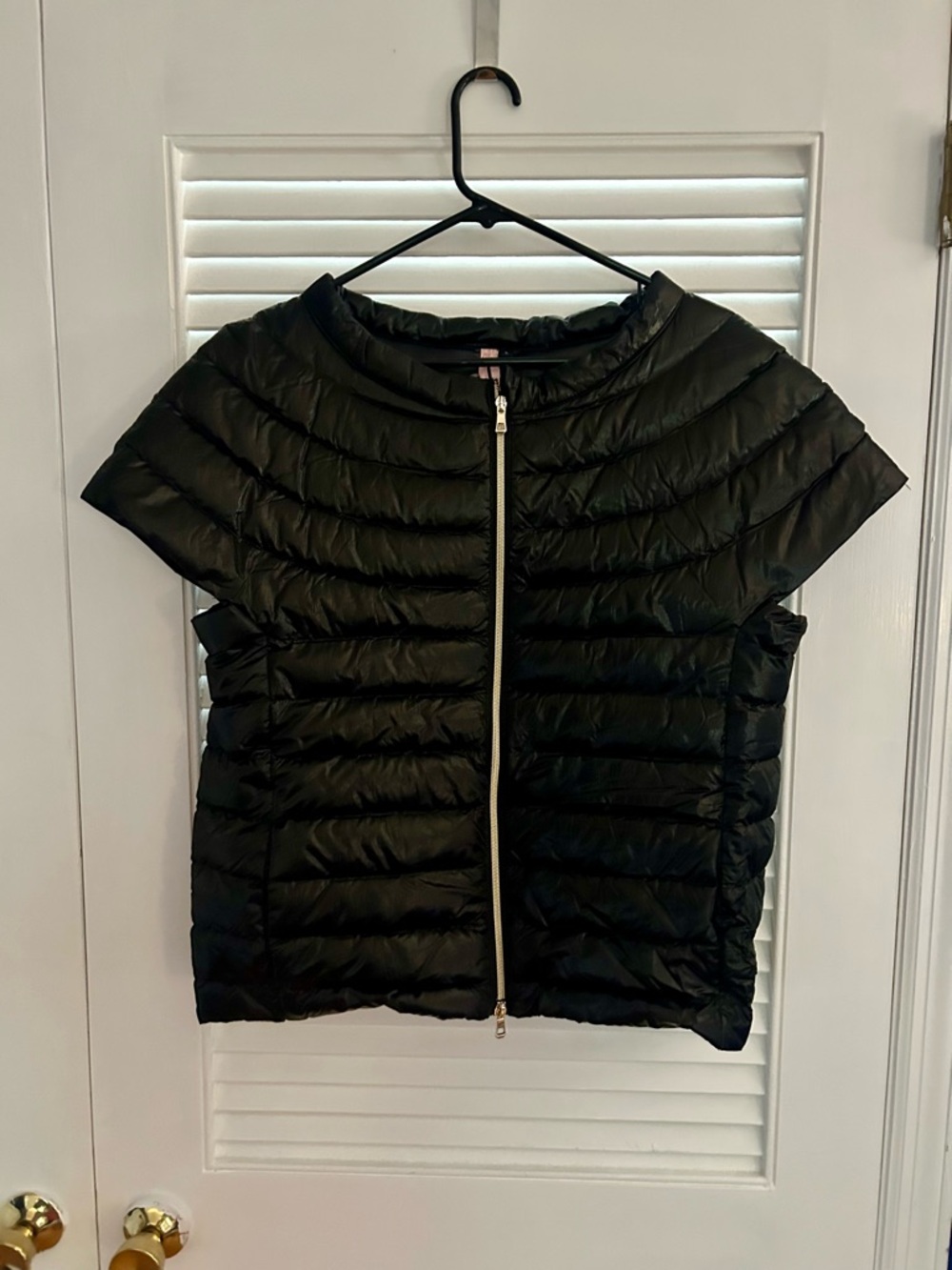 Cotes Of London St. Ives Short-Sleeve Quilted Puffer Vest Jacket in Black